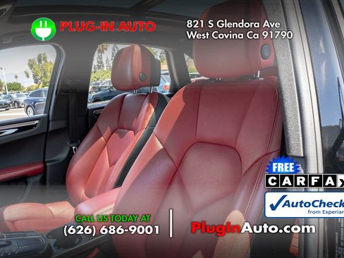 Used 2019 Porsche Macan AWD/4WD image 1