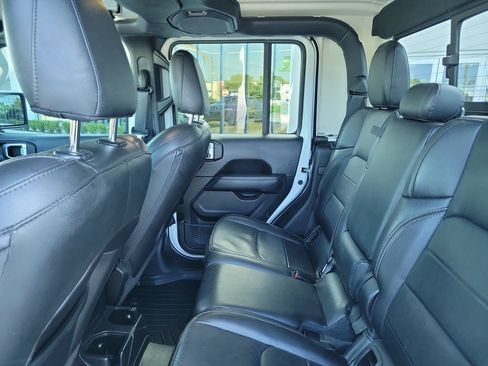 Used 2022 Jeep Gladiator Overland w/ Popular Equipment Package AWD/4WD image 15