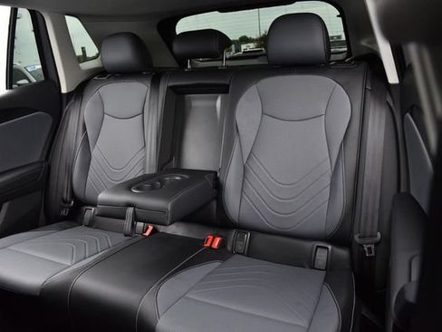 Certified 2025 Volkswagen Tiguan SE FWD image 21