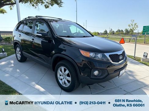 Used 2012 Kia Sorento LX w/ Convenience Pkg FWD image 2