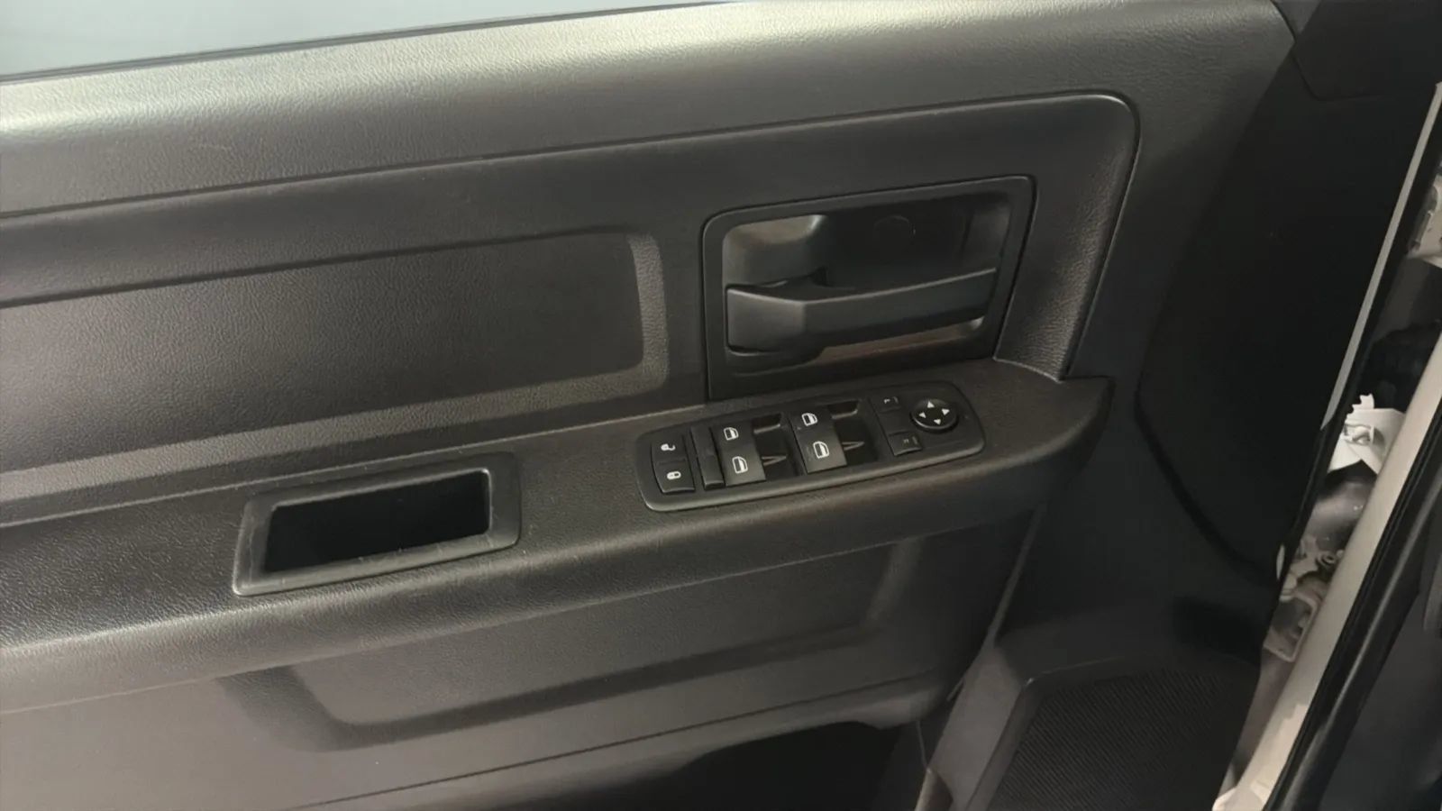 Used 2016 RAM 2500 Tradesman w/ Chrome Appearance Group AWD/4WD image 16