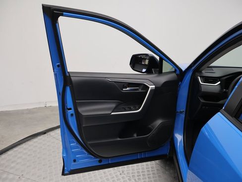 Used 2019 Toyota RAV4 XLE w/ Convenience Package FWD image 16