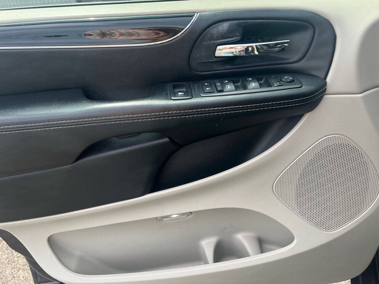 Used 2019 Dodge Grand Caravan SXT FWD image 26