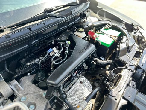 Used 2017 Nissan Rogue S AWD/4WD image 16
