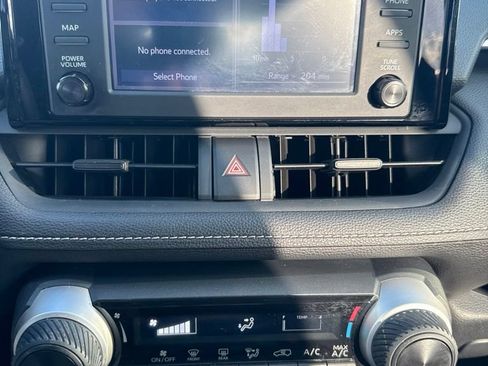 Used 2019 Toyota RAV4 LE w/ Carpet Mat Package AWD/4WD image 12