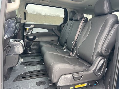 New 2026 Kia Carnival SX image 14