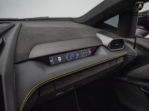 Used 2024 Lamborghini Revuelto image 39