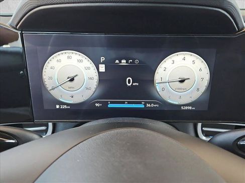 Used 2025 Hyundai Elantra Limited FWD image 11