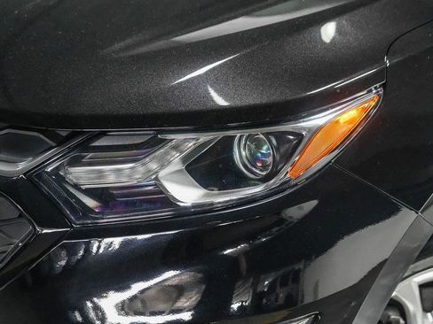 Used 2021 Chevrolet Equinox LT w/ LPO, Blackout Package FWD image 2