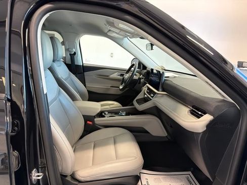 Used 2025 Ford Explorer Active w/ Active Comfort Package AWD/4WD image 36