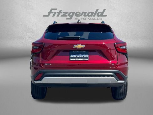 Used 2025 Chevrolet Trax LT FWD image 6