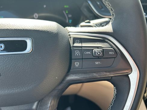 Used 2023 Jeep Grand Cherokee 4WD 4xe w/ Luxury Tech Group II image 23
