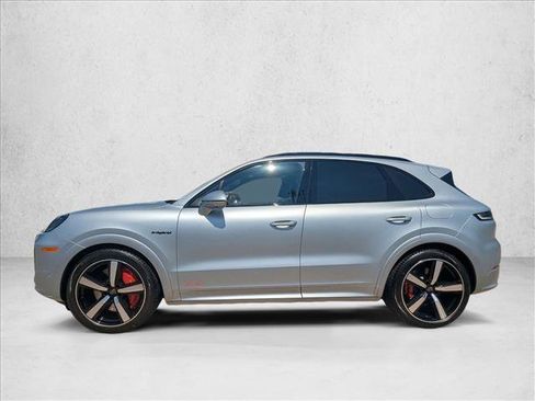 Used 2025 Porsche Cayenne Turbo image 8