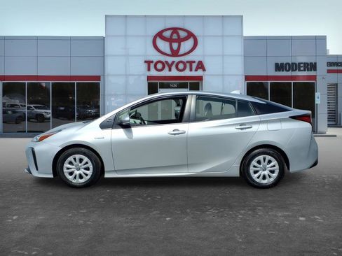 Used 2021 Toyota Prius L Eco image 3