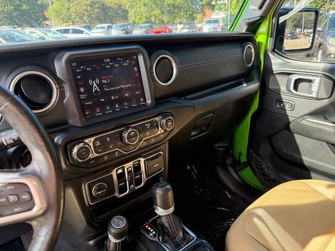 Used 2019 Jeep Wrangler Unlimited Sahara image 12