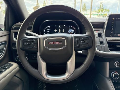 Used 2022 GMC Yukon SLT w/ SLT Premium Package image 22