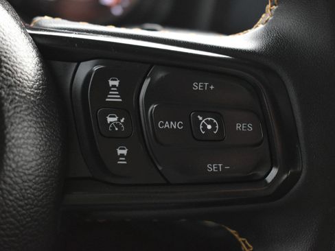 Used 2024 Jeep Wrangler Willys image 17