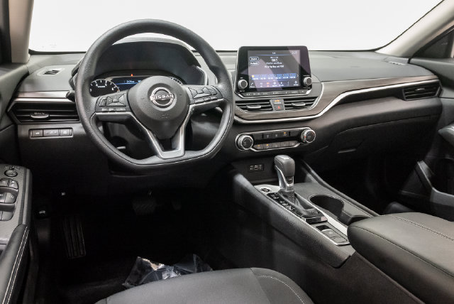 Used 2025 Nissan Altima 2.5 SV AWD/4WD image 9