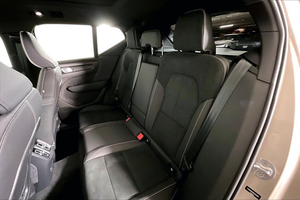Used 2024 Volvo XC40 Recharge Ultimate w/ Protection Package Premier AWD/4WD image 25
