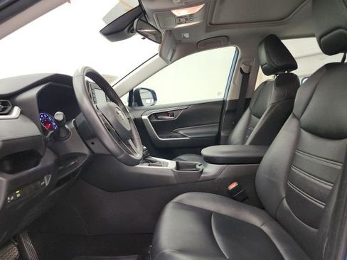 Used 2021 Toyota RAV4 XLE Premium image 15