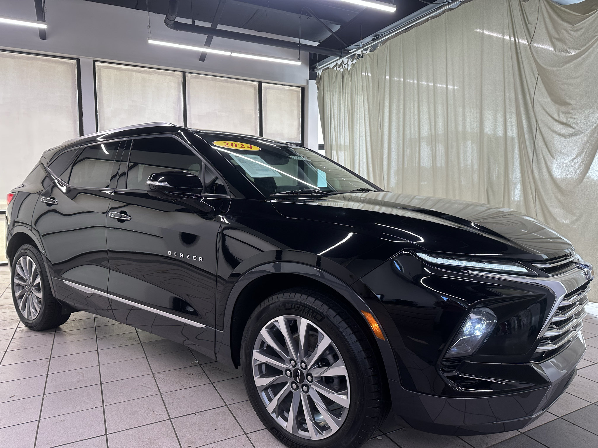Used 2024 Chevrolet Blazer Premier w/ Driver Confidence II Package FWD image 2