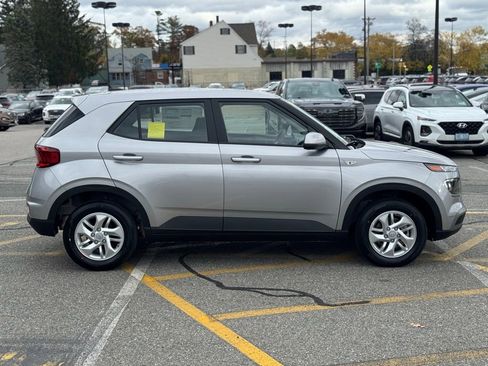 New 2026 Hyundai Venue SE image 6