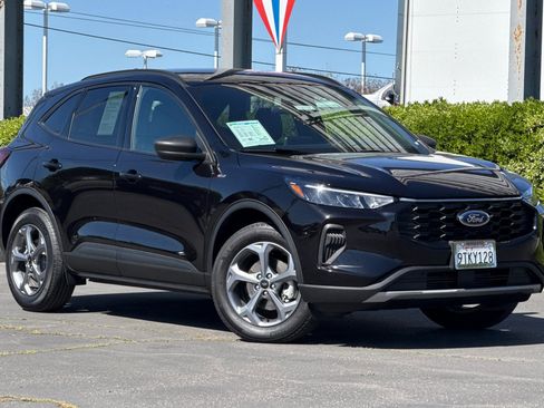Used 2025 Ford Escape ST-Line image 2