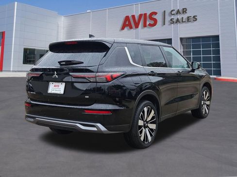 Used 2025 Mitsubishi Outlander SE FWD image 6
