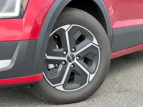 Certified 2024 Kia Niro EX image 2
