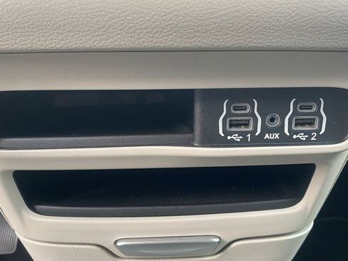 Used 2023 Chrysler Pacifica Touring-L image 22