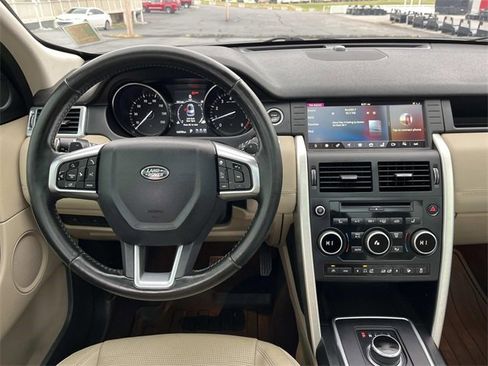 Used 2017 Land Rover Discovery Sport HSE image 11