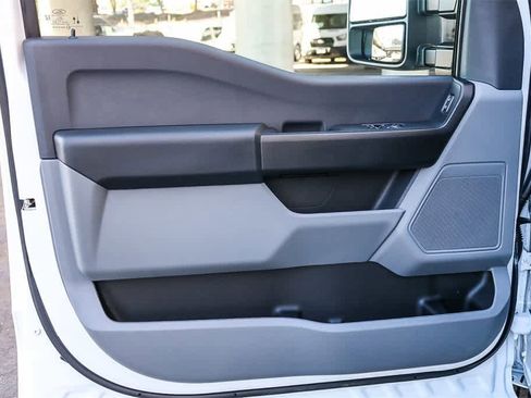 New 2026 Ford F250 XL w/ XL Chrome Package image 28