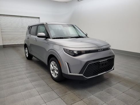 Used 2025 Kia Soul LX FWD image 13