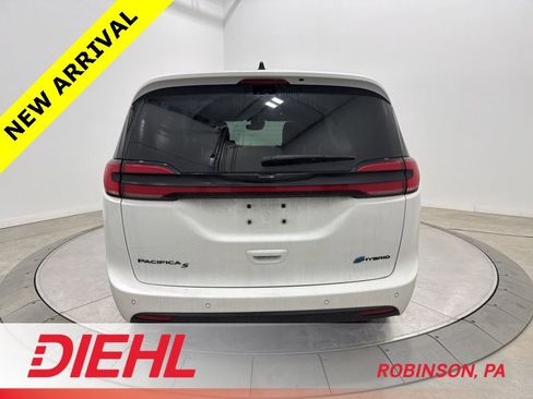 Used 2023 Chrysler Pacifica Limited w/ S Appearance Package image 6