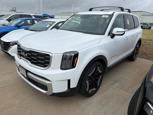 Used 2025 Kia Telluride S image 1