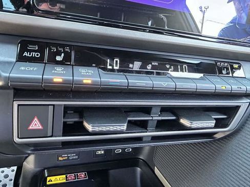 Used 2025 Toyota Camry SE FWD image 21
