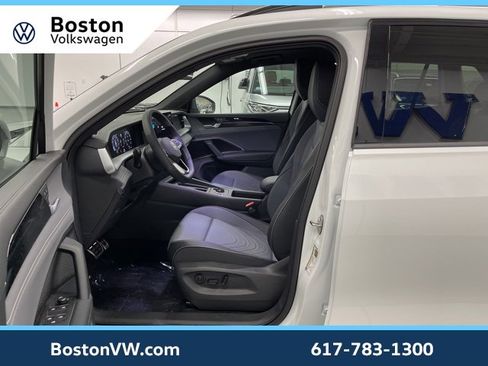 New 2026 Volkswagen Tiguan SE R-Line image 9