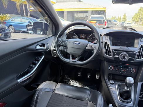 Used 2017 Ford Focus ST w/ Equipment Group 401A image 22