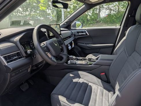 New 2026 Mitsubishi Outlander LE AWD/4WD image 4