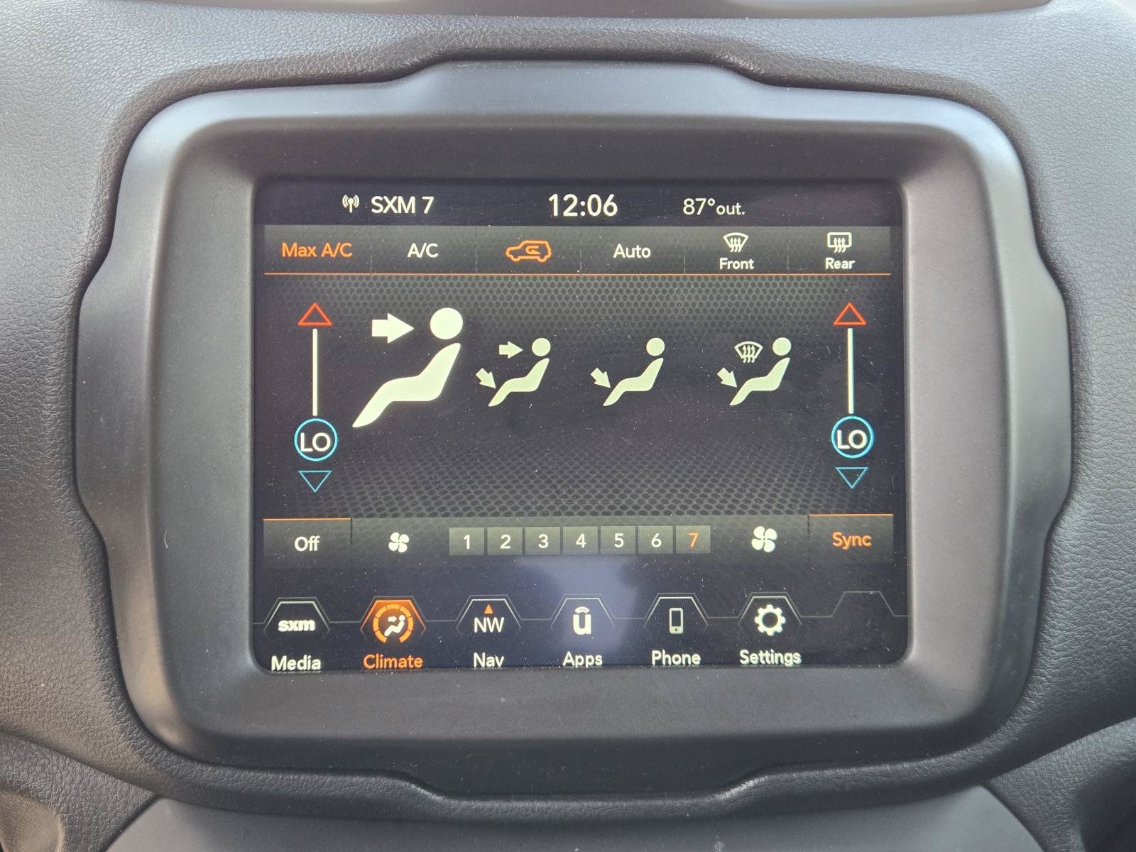 Used 2022 Jeep Renegade Latitude AWD/4WD image 10