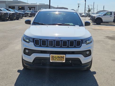 New 2026 Jeep Compass Latitude image 8