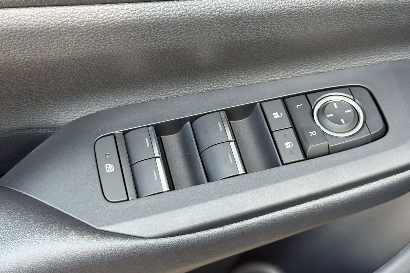 New 2027 Toyota Prius Plug-In Hybrid FWD image 12