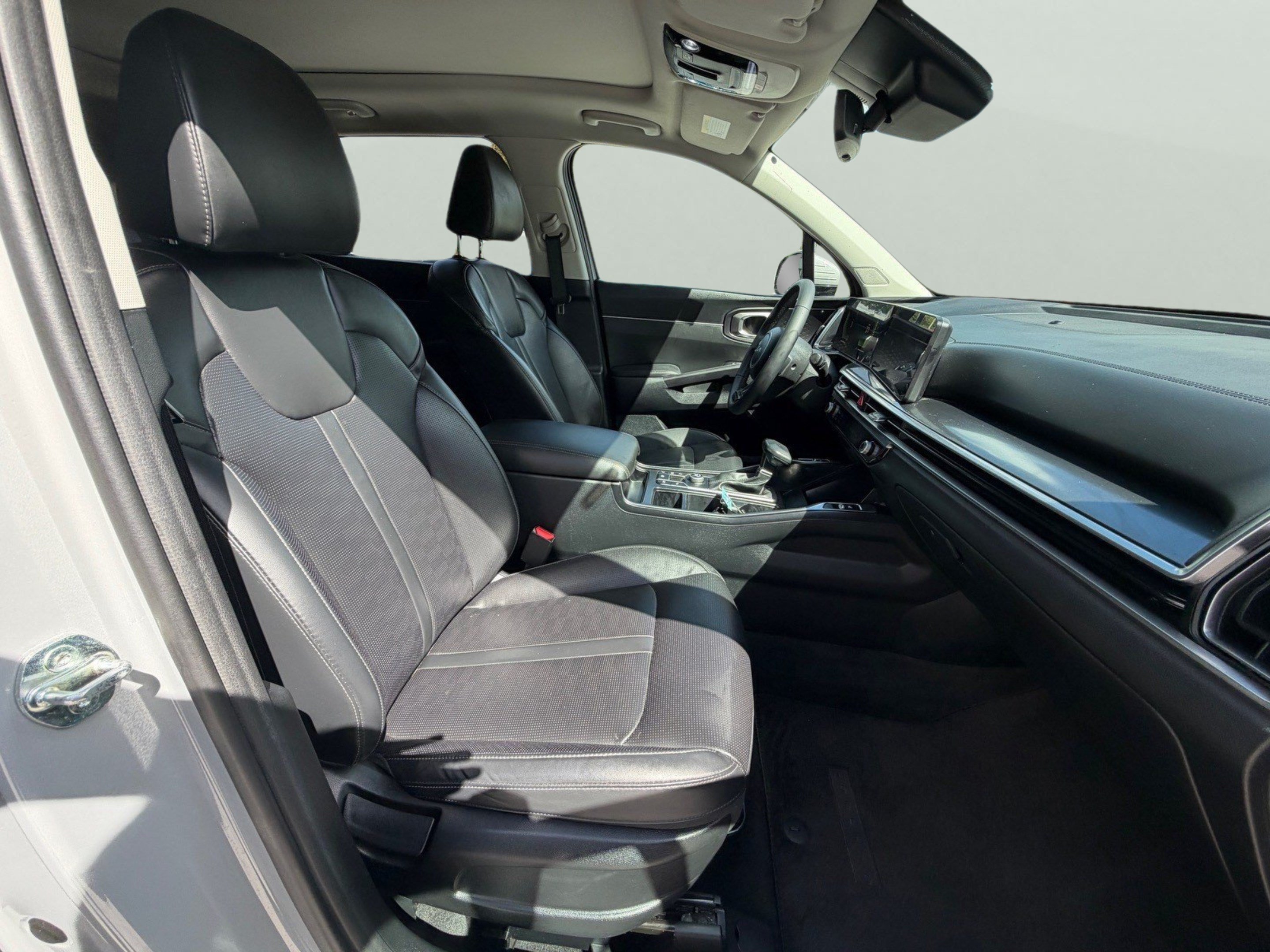 Certified 2025 Kia Sorento S w/ Panoramic Sunroof Package FWD image 17