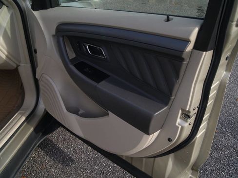 Used 2010 Ford Taurus SEL image 23