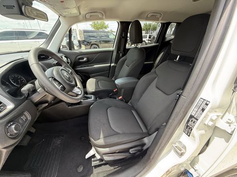 Used 2023 Jeep Renegade Latitude AWD/4WD image 28
