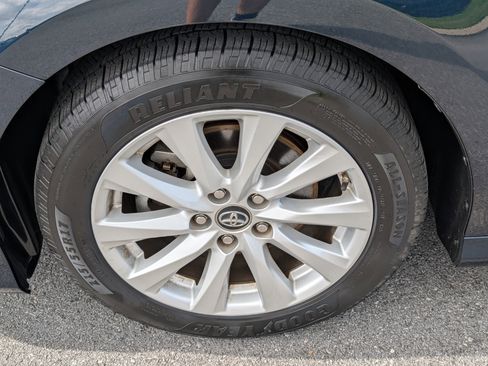 Used 2019 Toyota Camry LE FWD image 25