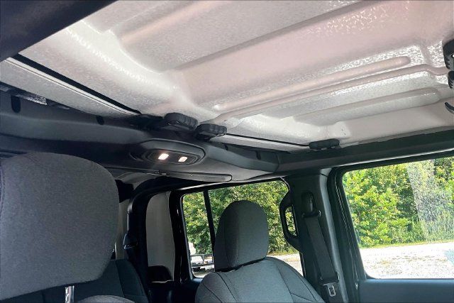 Used 2025 Jeep Gladiator Sport AWD/4WD image 19