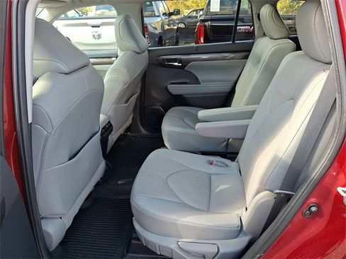 Used 2021 Toyota Highlander Platinum image 8