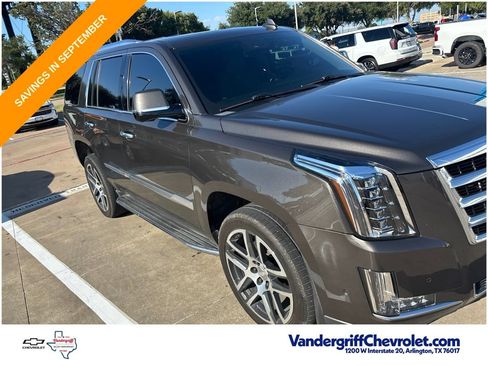 Used 2020 Cadillac Escalade Luxury RWD image 4