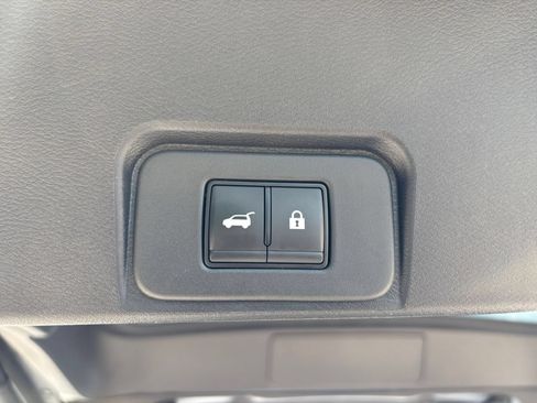 Used 2025 Nissan Rogue SV FWD image 21